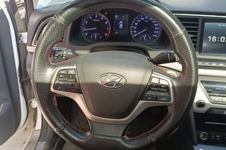 Used Hyundai Elantra (6th Generation / Lingdong) 2018 1.6L Automatic 15th Anniversary Special Edition Steering Wheel