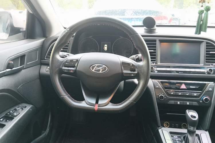 Used Hyundai Elantra (6th Generation / Lingdong) 2018 1.4T Dual-Clutch Xuan Dong · Dynamic Edition Steering Wheel
