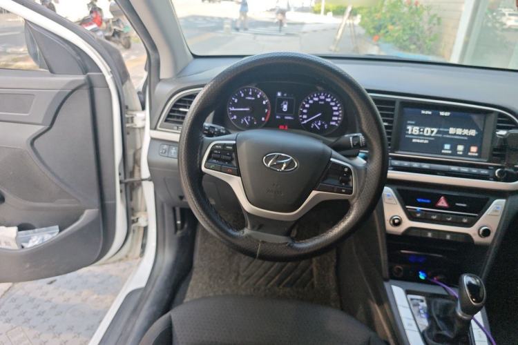 Used Hyundai Elantra (6th Generation / Lingdong) 2018 1.6L Automatic 15th Anniversary Special Edition Steering Wheel