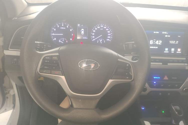 Used Hyundai Elantra (6th Generation / Lingdong) 2018 1.6L Automatic 15th Anniversary Special Edition Steering Wheel