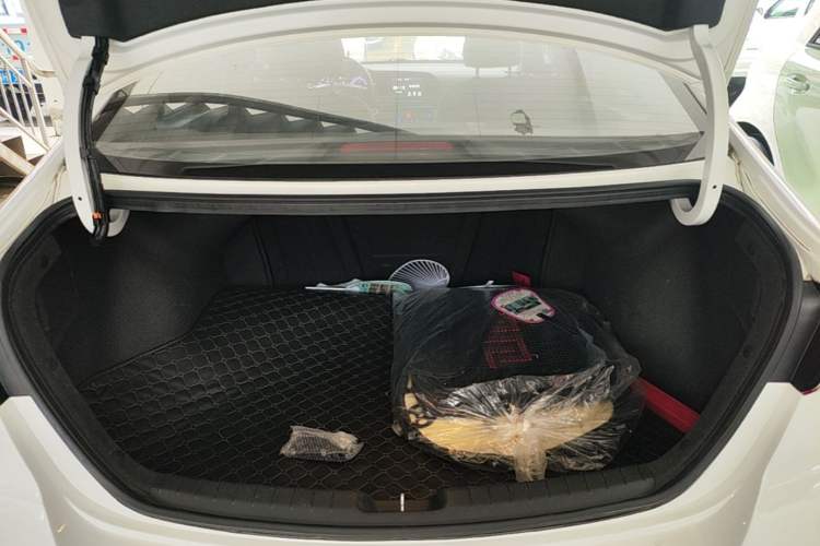 Used Hyundai Elantra (6th Generation / Lingdong) 2018 1.4T Dual-Clutch Xuan Dong · Dynamic Edition Trunk