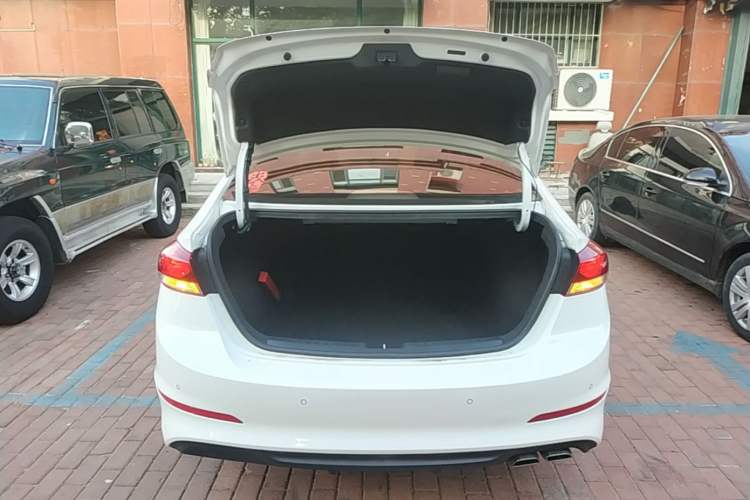 Used Hyundai Elantra (6th Generation / Lingdong) 2018 1.4T Dual-Clutch Xuan Dong · Dynamic Edition Trunk