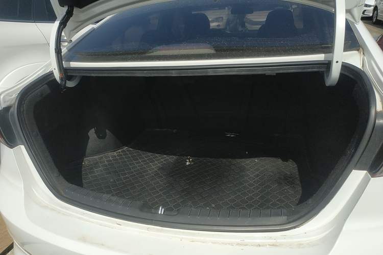Used Hyundai Elantra (6th Generation / Lingdong) 2018 1.4T Dual-Clutch Xuan Dong · Dynamic Edition Trunk