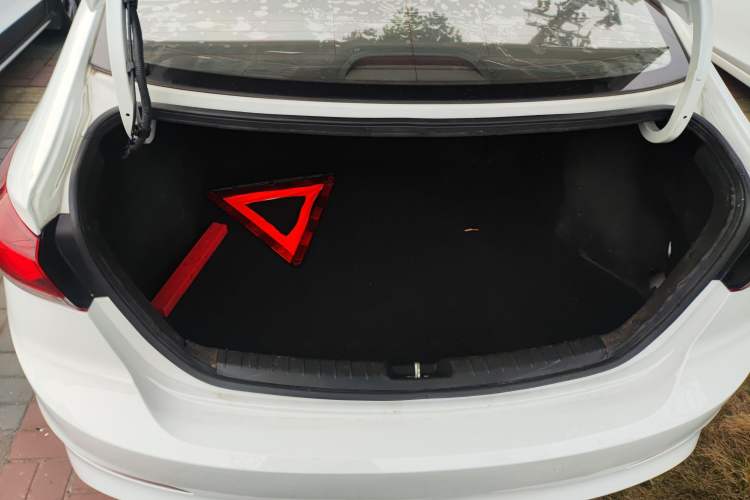Used Hyundai Elantra (6th Generation / Lingdong) 2018 1.6L Automatic 15th Anniversary Special Edition Trunk