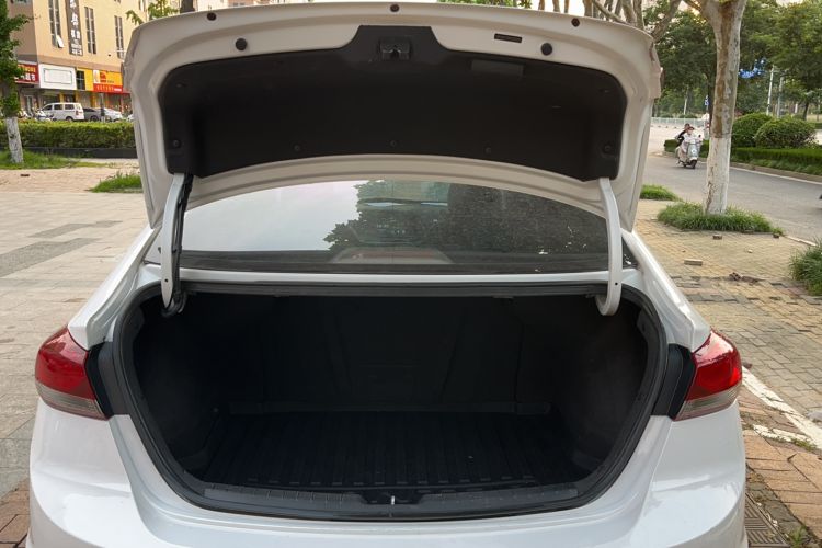 Used Hyundai Elantra (6th Generation / Lingdong) 2018 1.6L Automatic 15th Anniversary Special Edition Trunk