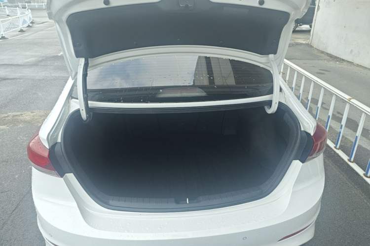 Used Hyundai Elantra (6th Generation / Lingdong) 2018 1.4T Dual-Clutch Xuan Dong · Dynamic Edition Trunk