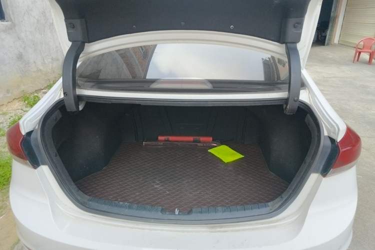 Used Hyundai Elantra (6th Generation / Lingdong) 2018 1.4T Dual-Clutch Xuan Dong · Dynamic Edition Trunk