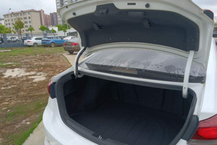 Used Hyundai Elantra (6th Generation / Lingdong) 2018 1.4T Dual-Clutch Xuan Dong · Dynamic Edition Trunk