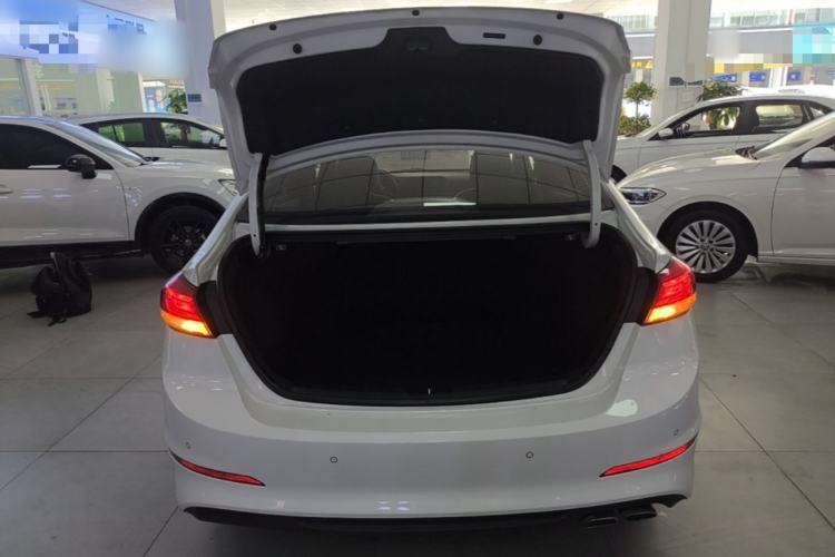 Used Hyundai Elantra (6th Generation / Lingdong) 2018 1.4T Dual-Clutch Xuan Dong · Dynamic Edition Trunk