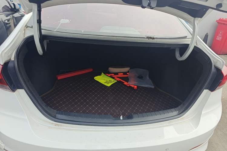 Used Hyundai Elantra (6th Generation / Lingdong) 2018 1.4T Dual-Clutch Xuan Dong · Dynamic Edition Trunk