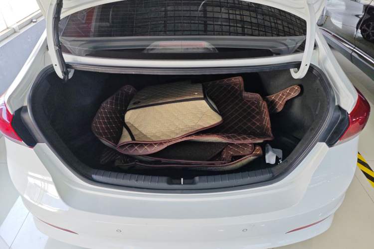 Used Hyundai Elantra (6th Generation / Lingdong) 2018 1.4T Dual-Clutch Xuan Dong · Dynamic Edition Trunk
