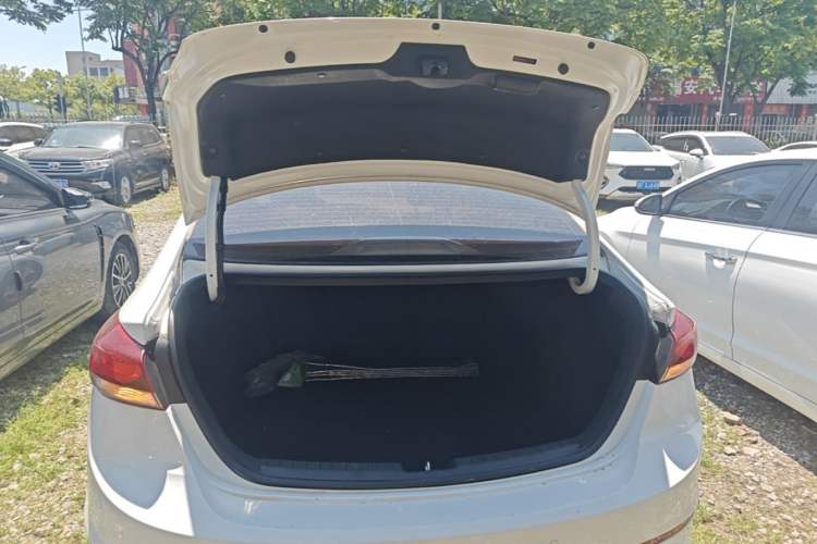 Used Hyundai Elantra (6th Generation / Lingdong) 2018 1.4T Dual-Clutch Xuan Dong · Dynamic Edition Trunk