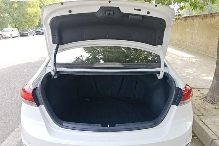Used Hyundai Elantra (6th Generation / Lingdong) 2018 1.4T Dual-Clutch Xuan Dong · Dynamic Edition Trunk