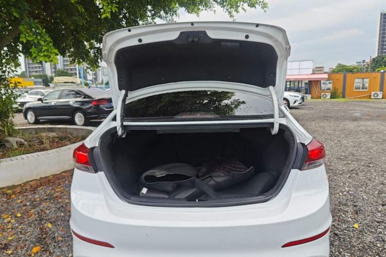 Used Hyundai Elantra (6th Generation / Lingdong) 2018 1.4T Dual-Clutch Xuan Dong · Dynamic Edition Trunk