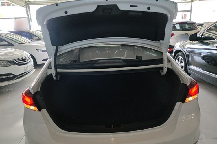 Used Hyundai Elantra (6th Generation / Lingdong) 2018 1.4T Dual-Clutch Xuan Dong · Dynamic Edition Trunk