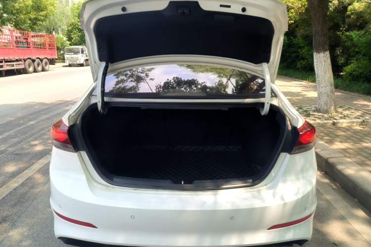 Used Hyundai Elantra (6th Generation / Lingdong) 2018 1.4T Dual-Clutch Xuan Dong · Dynamic Edition Trunk