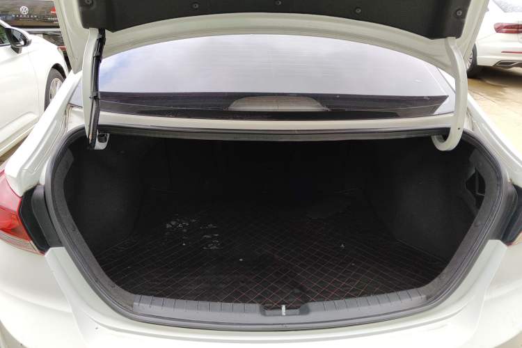 Used Hyundai Elantra (6th Generation / Lingdong) 2018 1.4T Dual-Clutch Xuan Dong · Dynamic Edition Trunk
