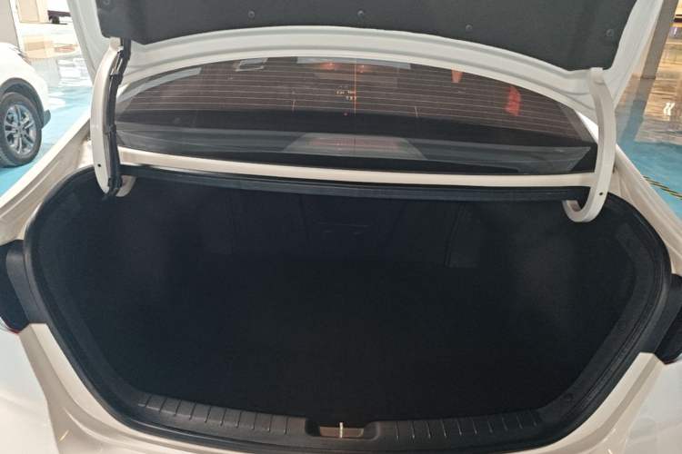 Used Hyundai Elantra (6th Generation / Lingdong) 2018 1.4T Dual-Clutch Xuan Dong · Dynamic Edition Trunk