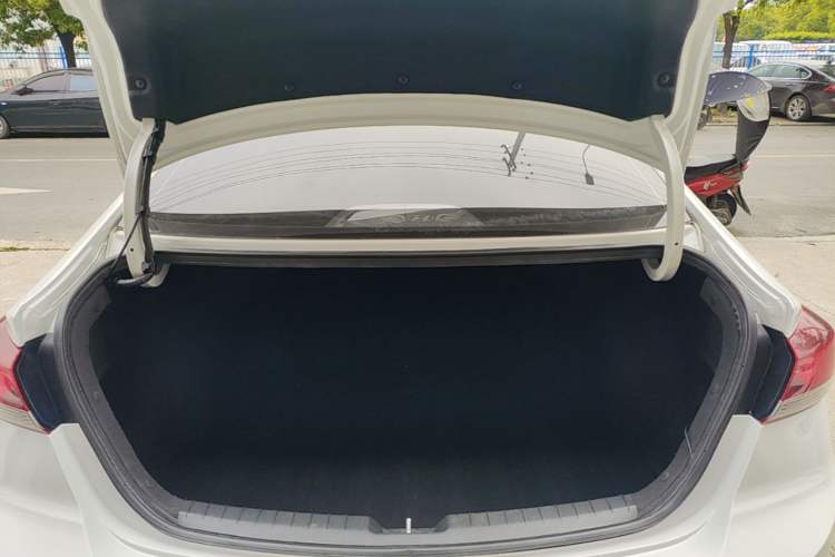 Used Hyundai Elantra (6th Generation / Lingdong) 2018 1.4T Dual-Clutch Xuan Dong · Dynamic Edition Trunk