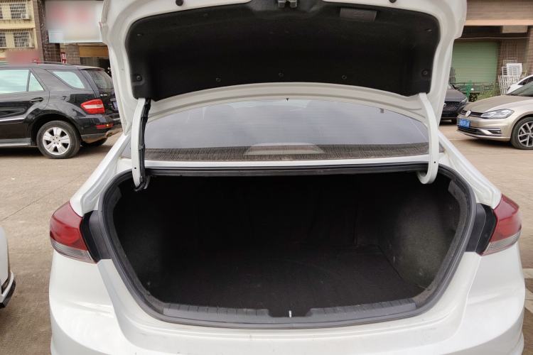Used Hyundai Elantra (6th Generation / Lingdong) 2018 1.4T Dual-Clutch Xuan Dong · Dynamic Edition Trunk
