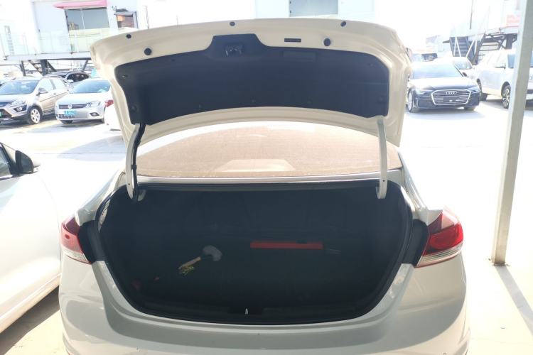 Used Hyundai Elantra (6th Generation / Lingdong) 2018 1.4T Dual-Clutch Xuan Dong · Dynamic Edition Trunk