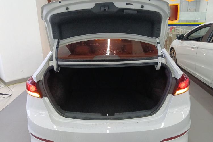 Used Hyundai Elantra (6th Generation / Lingdong) 2018 1.4T Dual-Clutch Xuan Dong · Dynamic Edition Trunk