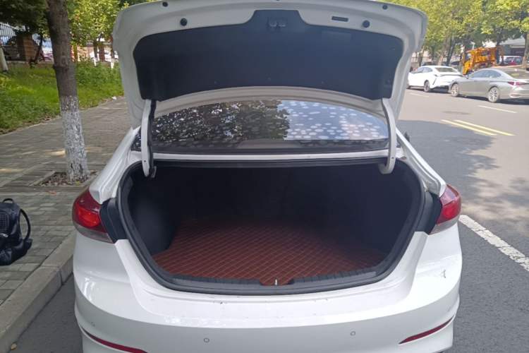 Used Hyundai Elantra (6th Generation / Lingdong) 2018 1.4T Dual-Clutch Xuan Dong · Dynamic Edition Trunk