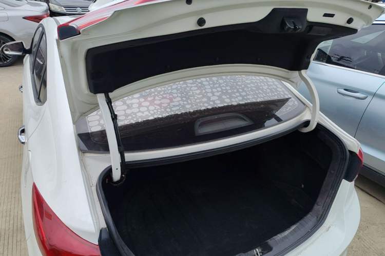 Used Hyundai Elantra (6th Generation / Lingdong) 2018 1.4T Dual-Clutch Xuan Dong · Dynamic Edition Trunk