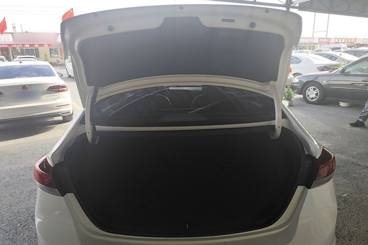 Used Hyundai Elantra (6th Generation / Lingdong) 2018 1.4T Dual-Clutch Xuan Dong · Dynamic Edition Trunk