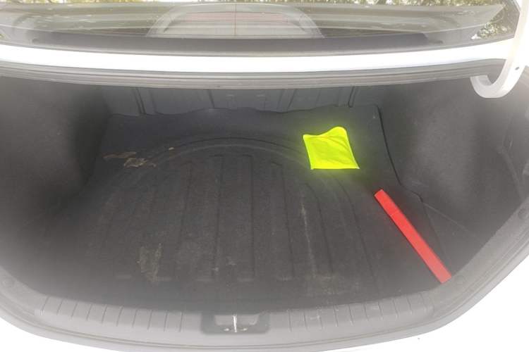 Used Hyundai Elantra (6th Generation / Lingdong) 2018 1.4T Dual-Clutch Xuan Dong · Dynamic Edition Trunk