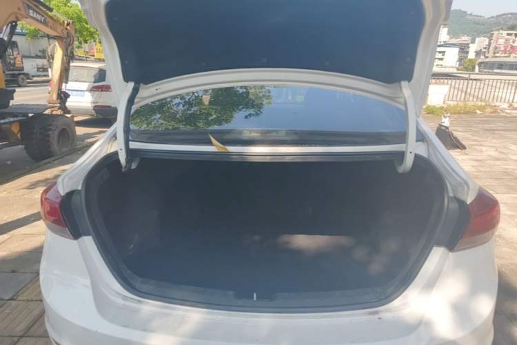 Used Hyundai Elantra (6th Generation / Lingdong) 2018 1.4T Dual-Clutch Xuan Dong · Dynamic Edition Trunk