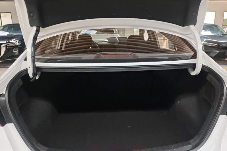 Used Hyundai Elantra (6th Generation / Lingdong) 2018 1.4T Dual-Clutch Xuan Dong · Dynamic Edition Trunk