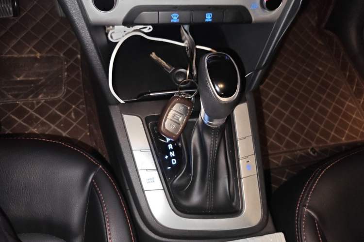 Used Hyundai Elantra (6th Generation / Lingdong) 2018 1.6L Automatic 15th Anniversary Special Edition Gear Lever