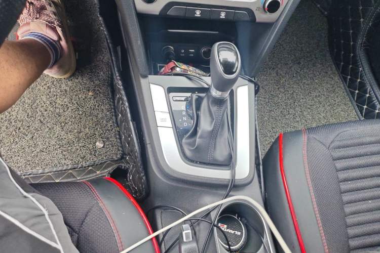 Used Hyundai Elantra (6th Generation / Lingdong) 2018 1.6L Automatic 15th Anniversary Special Edition Gear Lever