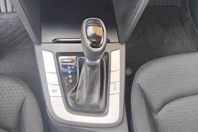 Used Hyundai Elantra (6th Generation / Lingdong) 2018 1.6L Automatic 15th Anniversary Special Edition Gear Lever