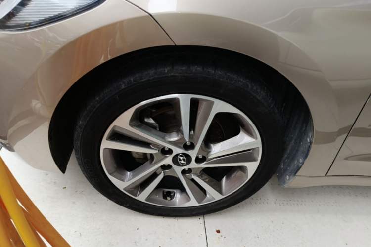 Used Hyundai Elantra (6th Generation / Lingdong) 2018 1.6L Automatic 15th Anniversary Special Edition Left Front Wheel Hub