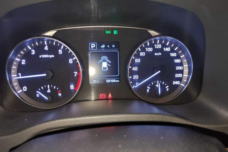 Used Hyundai Elantra (6th Generation / Lingdong) 2018 1.6L Automatic 15th Anniversary Special Edition Odometer Close Up