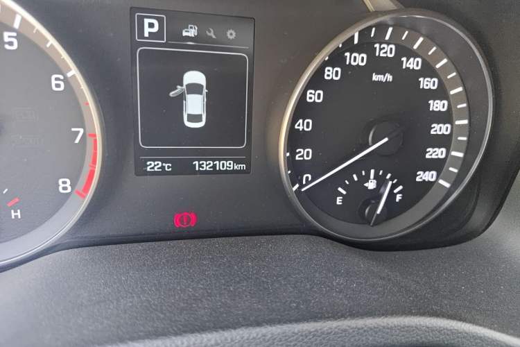 Used Hyundai Elantra (6th Generation / Lingdong) 2018 1.6L Automatic 15th Anniversary Special Edition Odometer Close Up