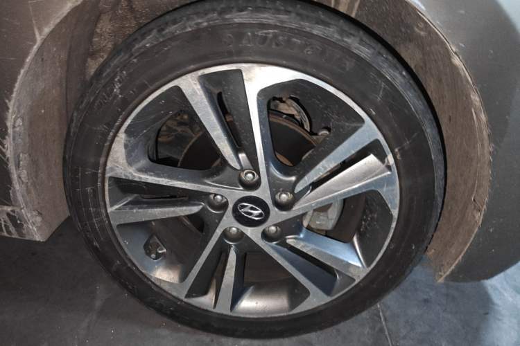 Used Hyundai Elantra (6th Generation / Lingdong) 2018 1.6L Automatic 15th Anniversary Special Edition Right Front Wheel Hub