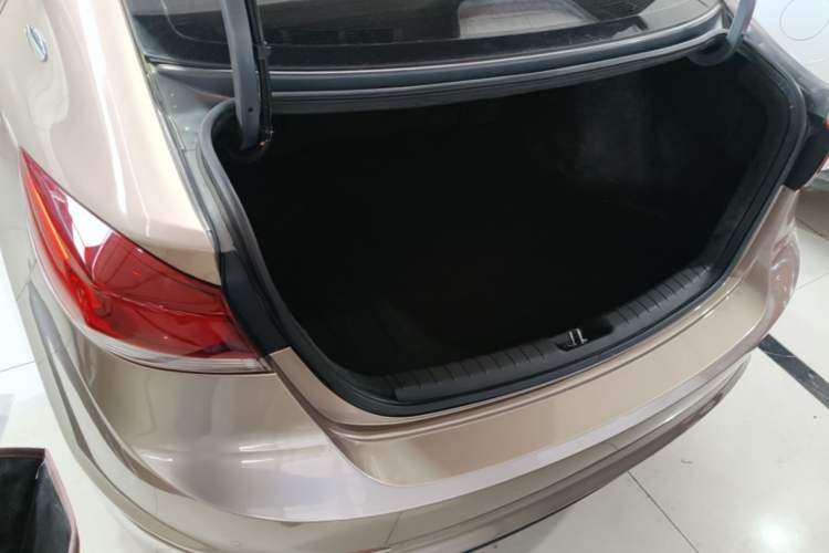Used Hyundai Elantra (6th Generation / Lingdong) 2018 1.6L Automatic 15th Anniversary Special Edition Trunk