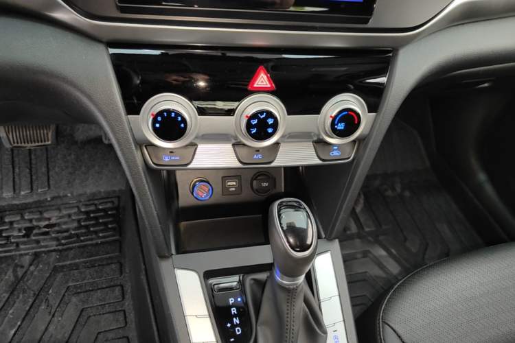 Used Hyundai Elantra (6th Generation / Lingdong) 2019 1.5L CVT ZhiXuan – Elite Version Audio And AC Panel