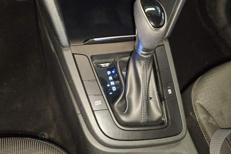 Used Hyundai Elantra (6th Generation / Lingdong) 2019 1.4T Dual-Clutch Xuan Dong · Dynamic Model Gear Lever
