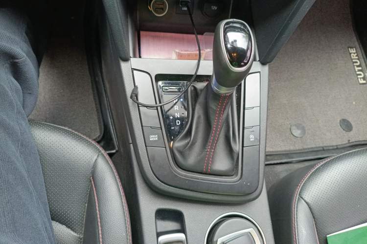 Used Hyundai Elantra (6th Generation / Lingdong) 2019 1.4T Dual-Clutch Xuan Dong · Dynamic Model Gear Lever