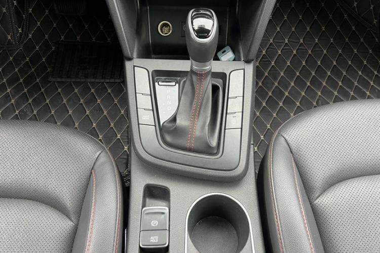 Used Hyundai Elantra (6th Generation / Lingdong) 2019 1.4T Dual-Clutch Xuan Dong · Dynamic Model Gear Lever