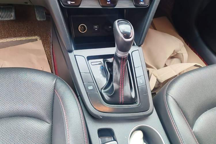 Used Hyundai Elantra (6th Generation / Lingdong) 2019 1.4T Dual-Clutch Xuan Dong · Dynamic Model Gear Lever