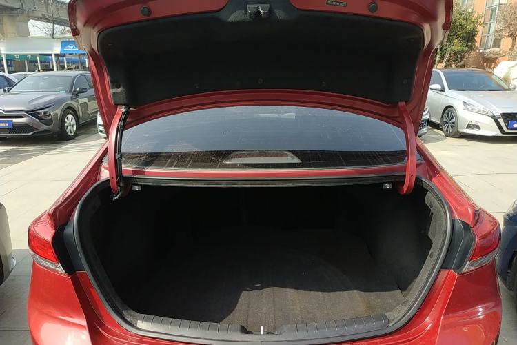 Used Hyundai Elantra (6th Generation / Lingdong) 2019 1.4T Dual-Clutch Xuan Dong · Dynamic Model Trunk