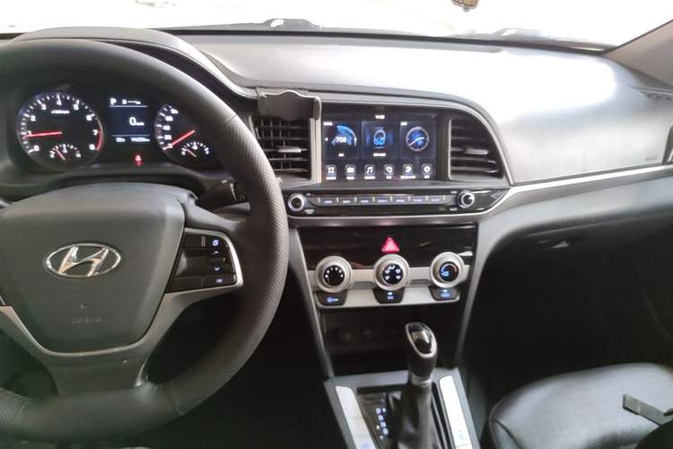 Used Hyundai Elantra (6th Generation / Lingdong) 2019 1.5L CVT ZhiXuan – Elite Version Audio And AC Panel
