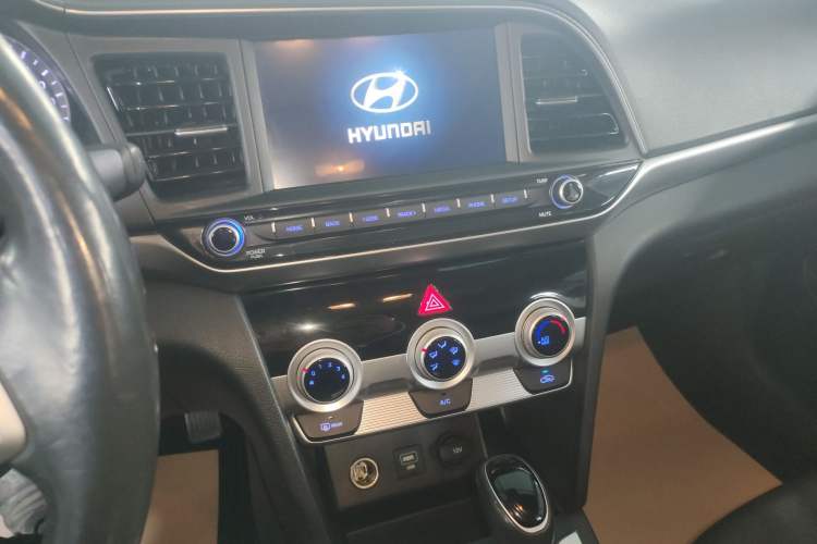 Used Hyundai Elantra (6th Generation / Lingdong) 2019 1.5L CVT ZhiXuan – Elite Version Audio And AC Panel
