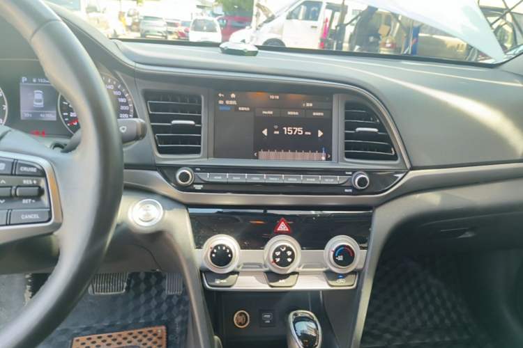 Used Hyundai Elantra (6th Generation / Lingdong) 2019 1.5L CVT ZhiXuan – Elite Version Audio And AC Panel