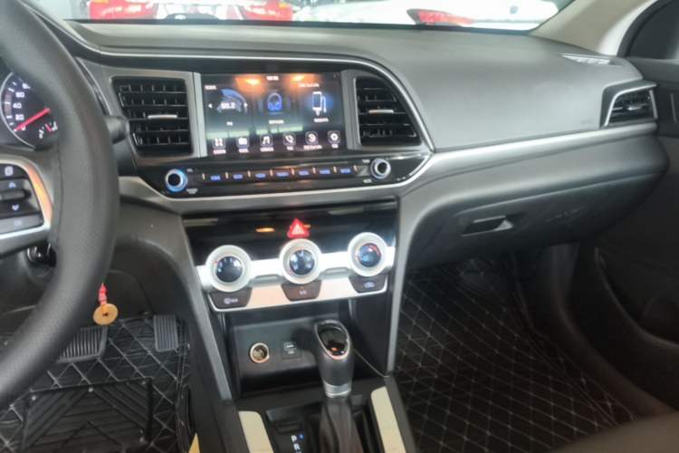 Used Hyundai Elantra (6th Generation / Lingdong) 2019 1.5L CVT ZhiXuan – Elite Version Audio And AC Panel